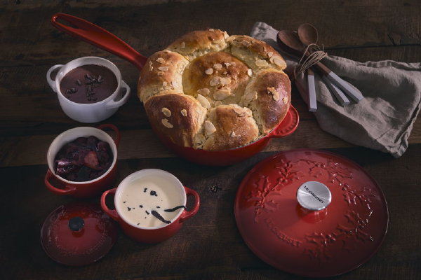 Kerst 2020: Le Creuset Holly pannen, braadpannen en servies (Foto Le Creuset  op DroomHome.nl)