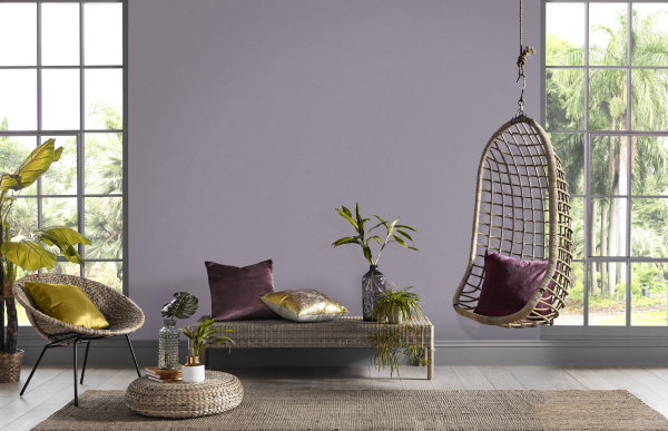 Lila behang – Paars effen behang Blissful heather Plain van Graham & Brown (Foto Graham and Brown wallpaper  op DroomHome.nl)