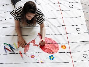 Knutsel Dekbed - Dekbedovertrek Doodle waar Kinderen op Kunnen Kliederen LEES MEER... (Foto Perscentrum Wonen op DroomHome.nl)