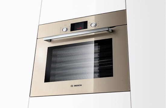 Design Keuken - Woonkeukens met Ambities - Bosch Inbouwapparatuur  met Glas in Verschillende Kleuren! Ovens & Magnetrons LEES MEER... (Foto Perscentrum Wonen op DroomHome.nl) 