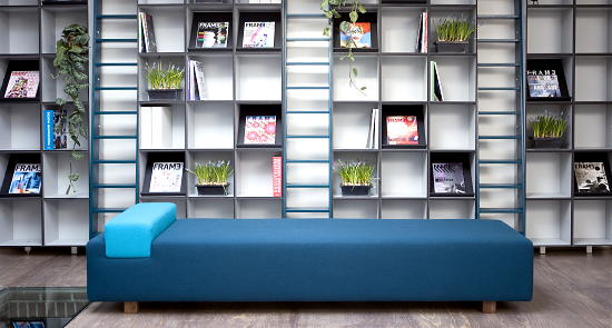 Dutch Design - 100% Design Beurs Huis in de Van Nelle Ontwerpfabriek - Boekenkast Upstairs van DeVorm.nl LEES MEER... (Foto Perscentrum Wonen op DroomHome.nl)