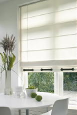 GORDIJNEN - Roman Shades van Luxaflex LEES MEER..  (Foto Perscentrum Wonen op DroomHome.nl)