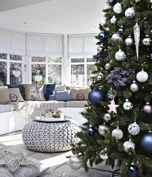 Kerst In Huis Trend 2011 - Kerst Trend Stoer - Kerstboom  & Kerst Woonaccessoires - LEES MEER.. (Foto Perscentrum Wonen op DroomHome.nl