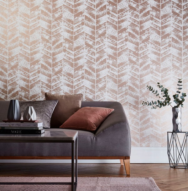 Metallic behang van Graham & Brown – Wallpaper Insignia Rose Gold – MEER Behang inspiratie… (Foto Graham & Brown  op DroomHome.nl)