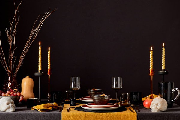 Zara Home Halloween Collectie 2017 – Halloween Diner met Zara Home Servies, Kaarsen en Kandelaars, Flespompoenen en Doodskop Waxinelichthouders LEES MEER…  (Foto Zara Home  op DroomHome.nl)