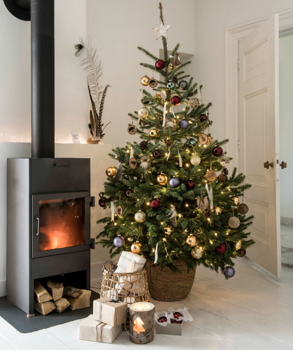 Kerst 2017 – Nieuwe Intratuin kersttrend Landelijk Toendratocht met mooie kerstdecoratie, kerstverlichting en accessoires van de Intratuin kerstafdeling in natuurlijke materialen en Noorse patronen. (Foto Intratuin  op DroomHome.nl)