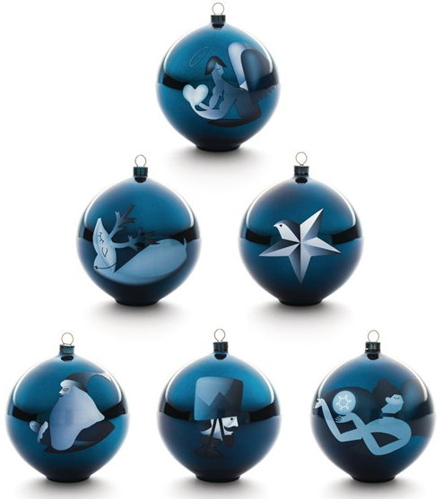 Nieuwe Alessi kerst collectie 2017 – 6 Alessi Blue Christmas baubles / kerstballen, design LPKW & Antonio Arico voor in de kerstboom. (Foto Alessi  op DroomHome.nl)