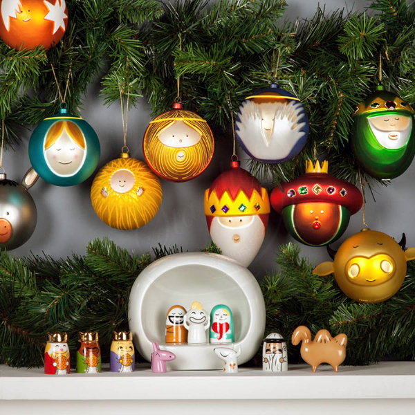 Kersttrend: Pantone Christmas Balls & Kerstballen in haar Eigen Kleuren Specificaties LEES MEER... (Foto Pantone  op DroomHome.nl)