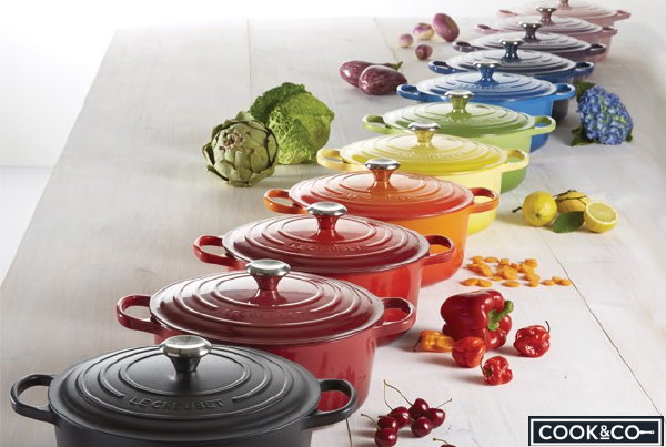 Pronkstukken op het fornuis – Le Creuset Signature Braadpannen in vele kleuren. (Foto Le Creuset, Cook&Co  op DroomHome.nl)