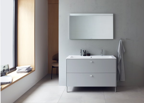 Duravit Starck Me mat witte wastafel en grijs wasmeubel (Foto Starck for Duravit  op DroomHome.nl)