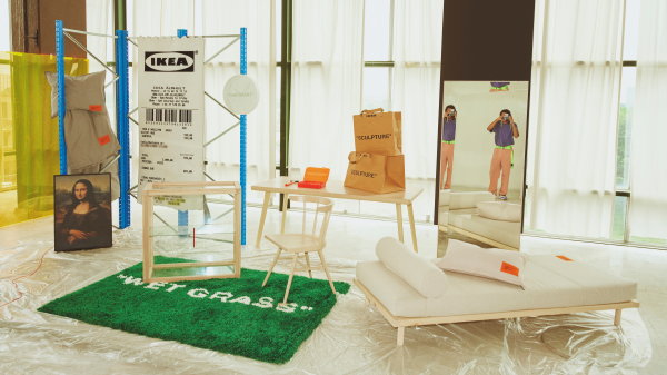 Ikea Virgil Abloh design bankje, tafel met stoelen, vloerkleden, kastje, klok en dekbedovertrekken (Foto Ikea  op DroomHome.nl)