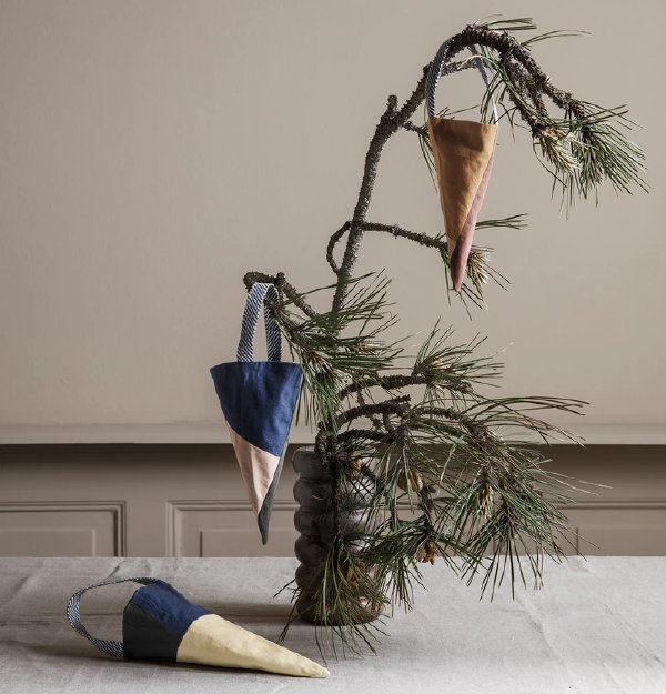 Ferm Living kerst 2020 collectie – Prachtige kerst kegels voor in de kerstboom en kersttakken (Foto Ferm Living  op DroomHome.nl)