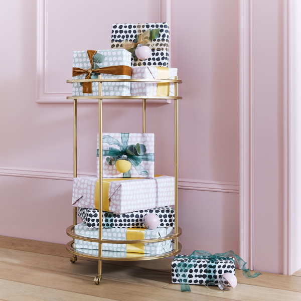 Graham & Brown kersttrends 2021 – Graham & Brown behang en verf: Dots Wallpaper en Prism Yello Wallpaper en August, Potion en Tuscan Sunshine verf (Foto Graham & Brown  op DroomHome.nl)