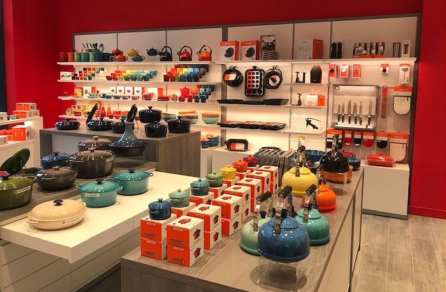 Le Creuset Outlet Amsterdam The Style Outlets in SugarCity (Foto Le Creuset pannen  op DroomHome.nl)