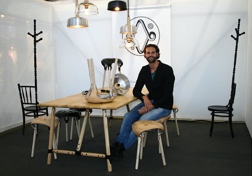 Sjoerd Vroonland Nieuwste Collectie Meubels & Woonaccessoires: Van Saddlestool, Extension Chair tot Pin Table & Helix Lamp op Woonbeurs Amsterdam - LEES MEER.. (Foto Sjoerd Vroonland door DroomHome.nl)