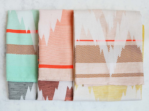 Dutch Design - ISH. Textiel Collectie, Ontwerp Mae Engelgeer - Theedoeken in Pastel Kleuren met Grafische Patronen - MEER  ... (Foto ISH. Textiel, Mae Engelgeer Perscentrum Wonen  op DroomHome.nl)