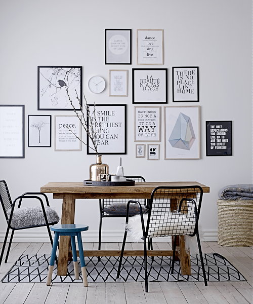 Fotolijsten Trends: Sfeervolle Fotolijsten met Quotes, Spreuken, Teksten & Grafische Tekeningen in Landelijk Wonen & Industriële Woonstijl in de Woonkamer LEES MEER... (Foto Bloomingville Fotolijsten met Quotes, Voor-Thuis.nl  op DroomHome.nl)