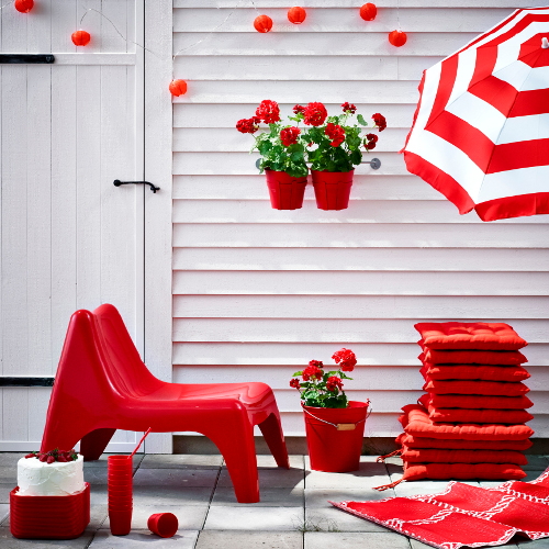 Tuin, Terras & Balkon trends 2014: Ikea Tuinmeubelen & Tuinaccessoires: Beken Kleur met Ikea dit Voorjaar! - Rode Tuinmeubelen en Accessoires - Meer Tuin Trends... (Foto Ikea  op DroomHome.nl)