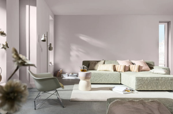 Flexa Kleur van het Jaar 2024 Sweet Embrace – Verweerde grijs licht roze Flexa verf kleur trend 2024  - Kleur & Interieur 2023-2024: Wat zijn de Kleur & Interieur Trends van 2023-2024 volgens Pantone, Histor, Little Greene & Flexa zoals op de Interieur Woonbeurzen. (Foto: Flexa  op DroomHome.nl)