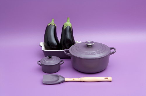 Keuken Trends: Groeiende Keukens –Le Creuset Pannen, Schalen & Spatels in Amethist Paars Kleur – MEER Creuset … (Foto Le Creuset, Perscentrum Wonen  op DroomHome.nl)