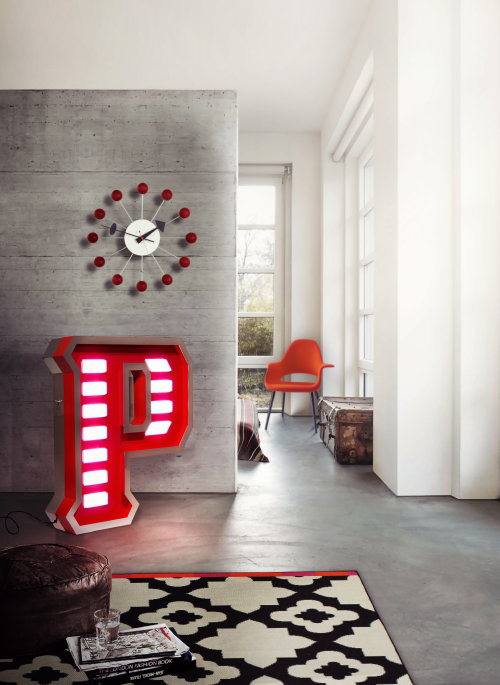 Cijfer Lampen & Letter Lampen: Typografie Letterlamp P in een Modern Interieur – MEER… (Foto Delightfull.eu Typographical Lamps  op DroomHome.nl)