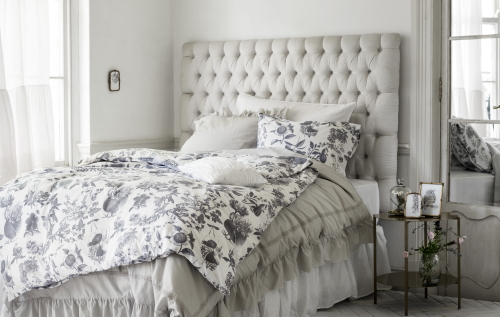 Slaapkamer Trends 2015: H&M Home Slaapkamer Trend Lavish Luxury - Romantisch Beddengoed & Slaapkamer Accessoires in Pastel Kleuren, Bloemen Dekbedovertrekken en Opbergdozen. (Foto H&M Home  op DroomHome.nl)