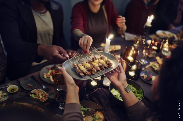 IKEA Tafelen Collectie SITTNING – Ikea Gedekte Tafel Accessoires als Servies, Tafellakens, Tafellopers, Servetten, Bestek, Kandelaars en Tafeldecoratie. (Foto IKEA  op DroomHome.nl)