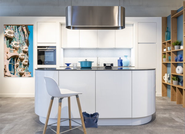 Witte design keuken van KeukenCoach (Foto: KeukenCoach  op DroomHome.nl)