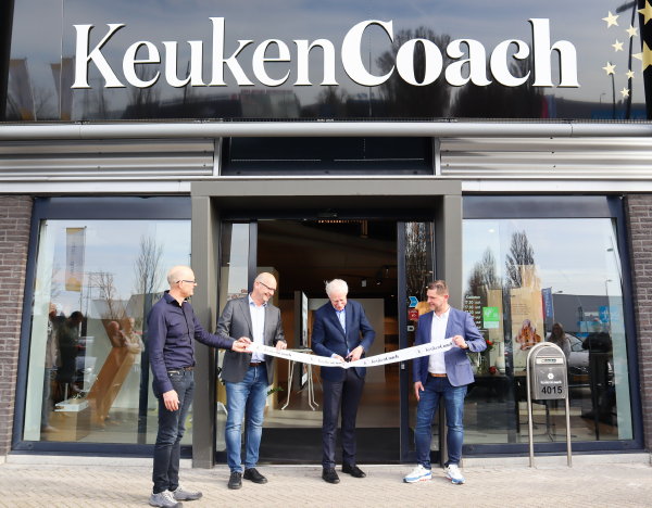 Opening keukenwinkel KeukenCoach Eindhoven op woonboulevard Ekkersrijt (Foto: Keukenspectrumgroep  op DroomHome.nl)