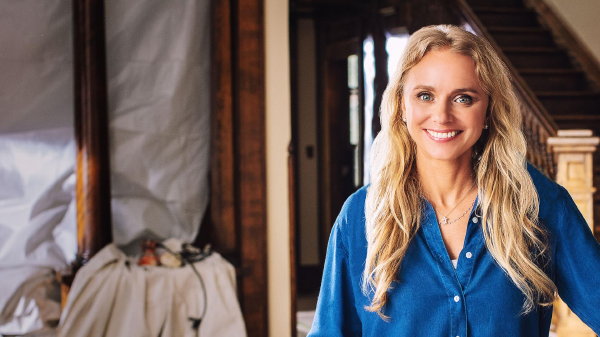 Bargain Mansions – Klusprogramma & woonprogramma op HGTV Nederland met huizen flipster Tamara Day (Foto: Discovery+  op DroomHome.nl)