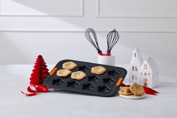 Kerst 2023 – Le Creuset bakvorm voor kerstkoekjes (Foto: Le Creuset  op DroomHome.nl)