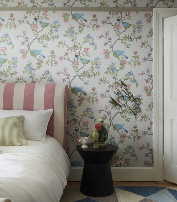 Little Greene behang Adyrn French Grey, – Little Greene taken met vogels behang (Foto: Little Greene wallpaper  op DroomHome.nl)