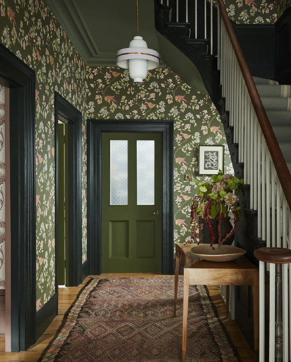 Little Greene behang Adyrn Olive Colour, – Little Greene taken met vogels behang in olijf Kleur (Foto: Little Greene wallpaper  op DroomHome.nl)