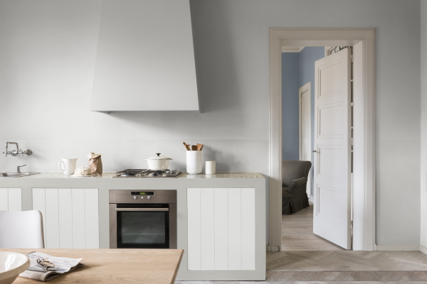 Kleurtrend 2017: Considered Luxury in de Keuken - Verf Kleurenpalet Wit en Naturel Tinten voor Muren, Meubels en Woonaccessoires. (Foto Flexa op DroomHome.nl)