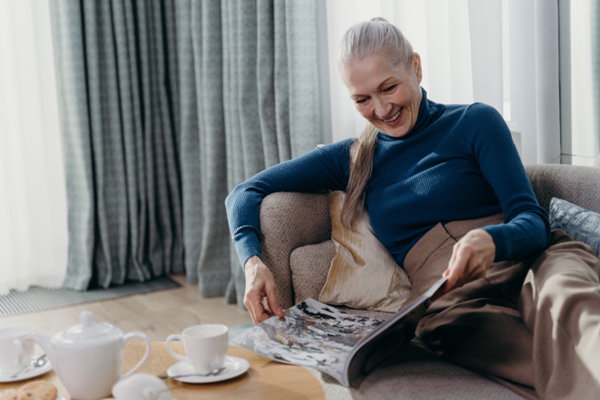 Interieur ouderen – comfortabele meubels (Foto: Cottonbro Studio, Pexels  op DroomHome.nl)