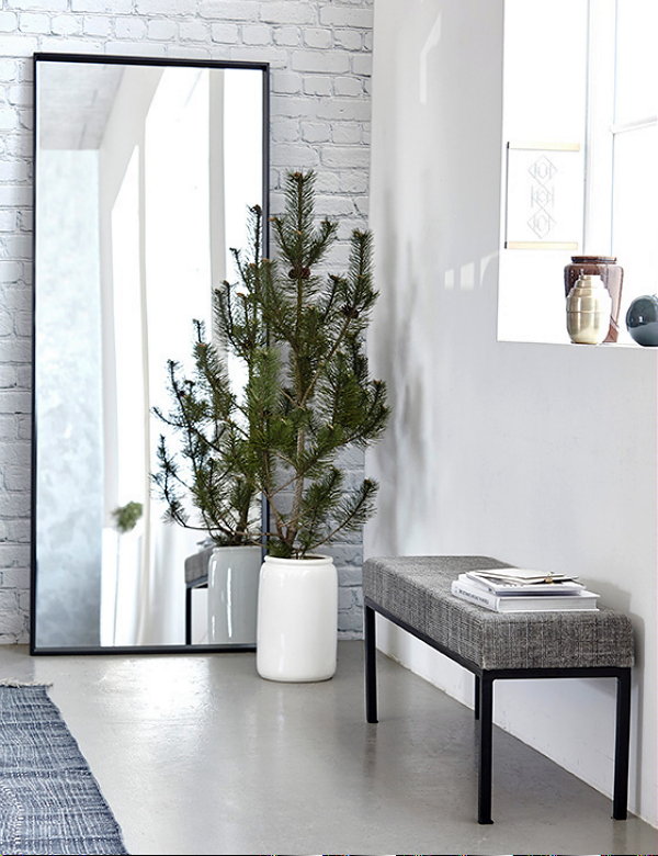 Scandinavische Kerst 2016 met House Doctor Kerstdecoratie – Groene House Doctor Kerstboom in Witte Bak. (Foto House Doctor  op DroomHome.nl)