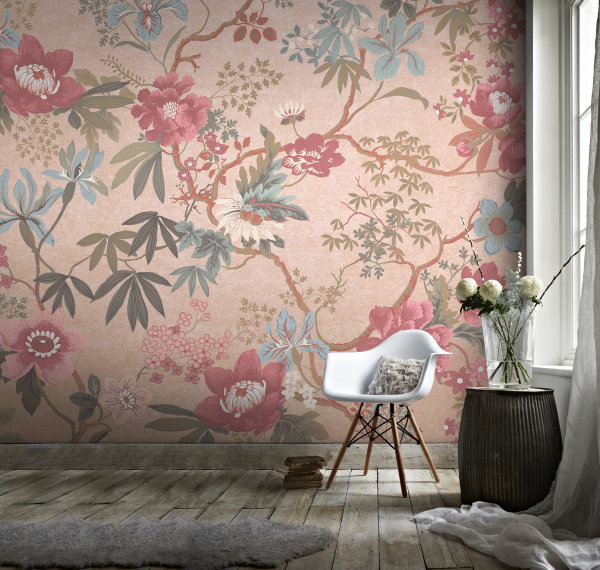 Behang Trend: Muurschilderingen Anno 2017 – Graham & Brown Chinauserie Pink Room – Bloemen Stilleven Roze Behang. (Foto Graham & Brown Wallpaper  op DroomHome.nl)