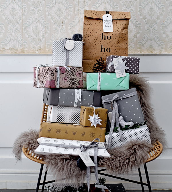 Kerst Trends 2017: Bloomingville Kerst Collectie 2017 – Bloomingville Kerstcadeaus Verpakken met Kerstpapier, Kerstlabels en Kerstlinten. (Foto Bloomingville  op DroomHome.nl)