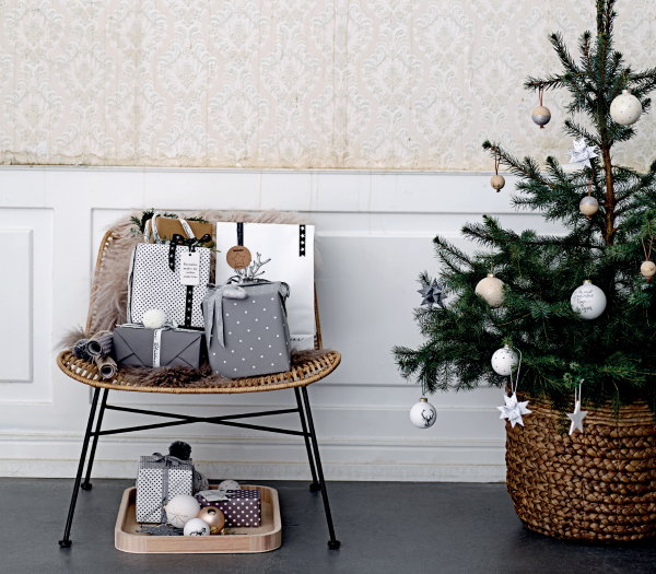 Kerst Trends 2017: Bloomingville Kerst Collectie 2017 – Bloomingville Kerstcadeaus Verpakken met Kerstpapier, Kerstlabels en Kerstlinten. (Foto Bloomingville  op DroomHome.nl)