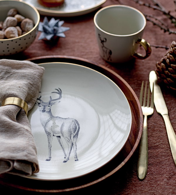 Kerst Trends 2017: Bloomingville Kerst Collectie 2017 – Kersttafel Dekken: Bloomingville Kerstservies, Bestek, Tafellaken, Servetten, Kandelaars en Kaarsen. (Foto Bloomingville  op DroomHome.nl)