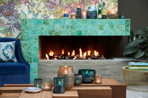 Riverdale Herfst Winter 2017-2018 Collectie – Riverdale Woontrend Royal Blue – Kaarsen, Kussens en Bijzettafels en Vloerkleden in Blauw, Saffier, Emerald-Groen en Turquoise Kleur. (Foto Riverdale  op DroomHome.nl)