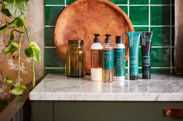 Riverdale Herfst Winter 2017-2018 Collectie – Riverdale Verzorgingslijn SPA met Geurenlijn Nature: Shower Gel, Shower Foam, Hand Wash & Hand Lotion en Body Lotion. (Foto Riverdale  op DroomHome.nl)